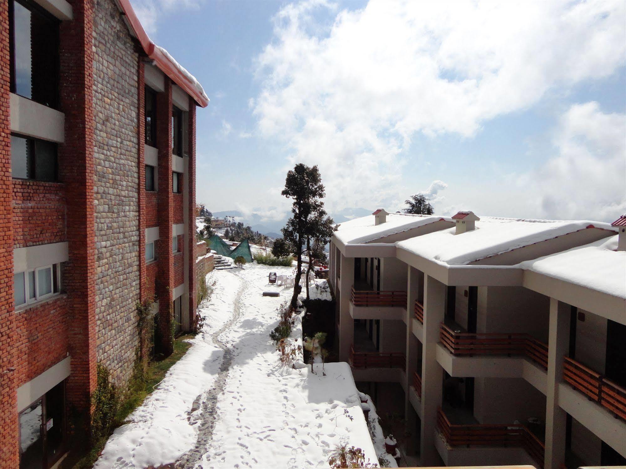 Club Mahindra Kanatal Luaran gambar